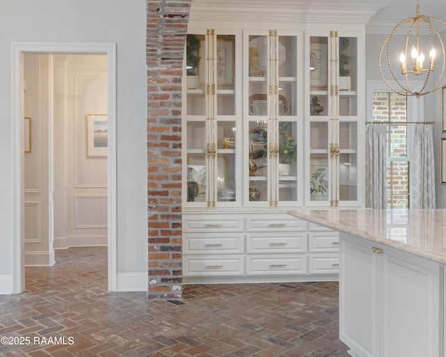 506 Terrell Ct, New Iberia, LA 70563 - detailed view of a chandelier and ornamental molding