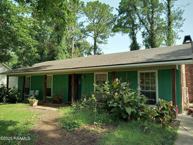 40 Hidden Hills Rd, Arnaudville, LA 70512 - ranch-style home featuring a porch