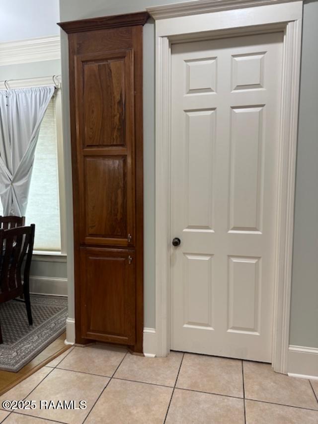 100 Serenity Sound Dr, Lafayette, LA 70506 - detailed view of baseboards