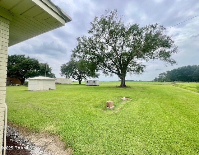 5501 Northside Rd, New Iberia, LA 70563 - view of grassy yard with a shed