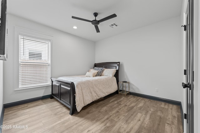 127 Lakes Edge Dr, Broussard, LA 70518 - bedroom featuring light wood-type flooring, recessed lighting, and a ceiling fan