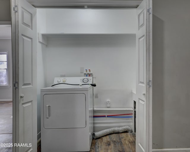 807/809 E Vermilion St, Abbeville, LA 70510 - laundry area featuring washer / dryer and wood finished floors
