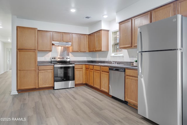 1005 W End Dr, New Iberia, LA 70560 - kitchen featuring stainless steel appliances, under cabinet range hood, dark countertops, recessed lighting, and light wood-type flooring