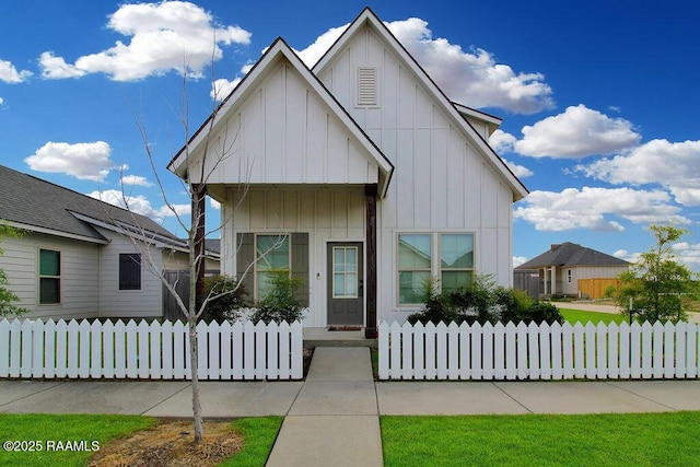 115 Sandstone Ave, Scott, LA 70583 - view of front facade featuring board and batten siding