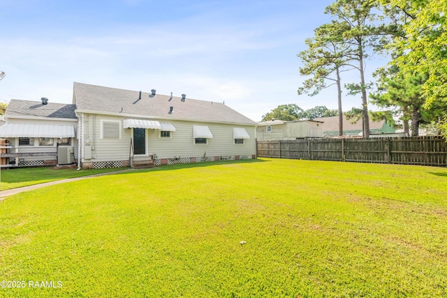 124 Taylor St, New Iberia, LA 70560 - back of property with entry steps