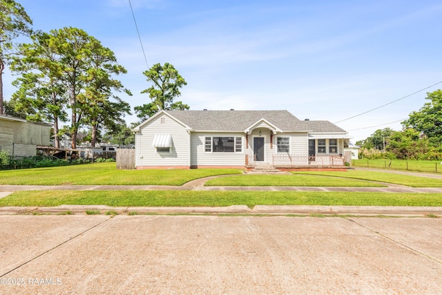 124 Taylor St, New Iberia, LA 70560 - view of front of home with a front yard