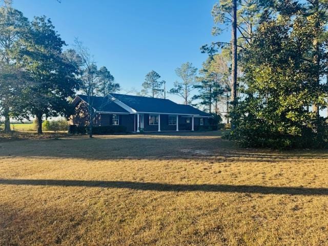 view of front of home featuring a front lawn