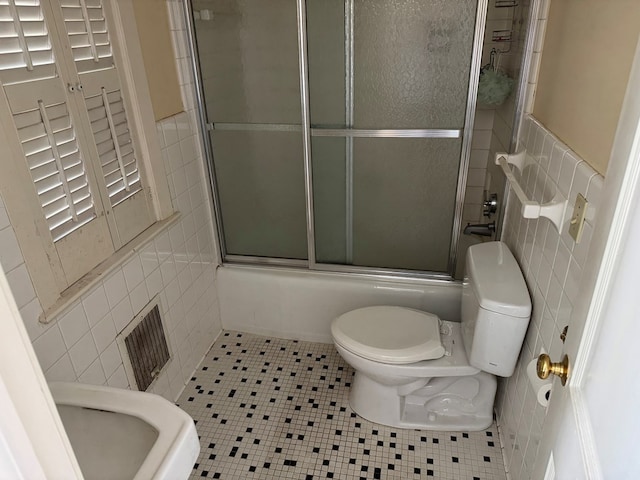 1420 Parallel Dr NW, Cairo, GA 39828 - bathroom featuring bath / shower combo with glass door, toilet, tile walls, visible vents, and tile patterned flooring