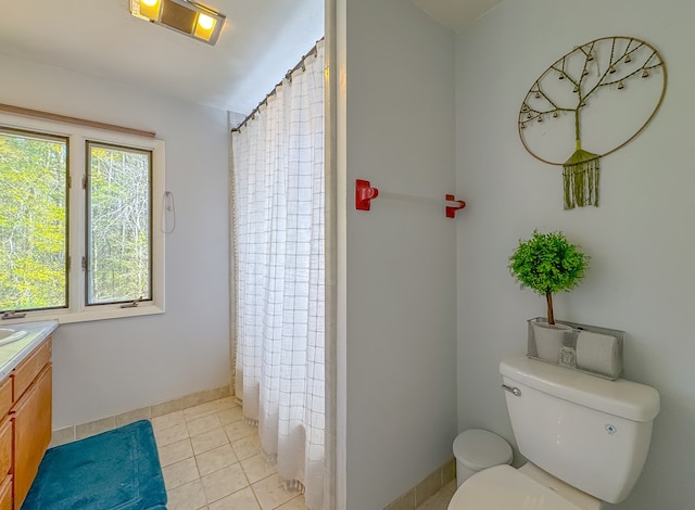 full bathroom featuring baseboards, toilet, tile patterned floors, curtained shower, and vanity