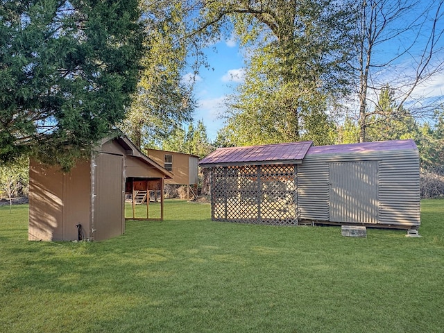 view of yard featuring a storage shed