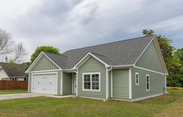 view of front of home featuring a front yard and a garage