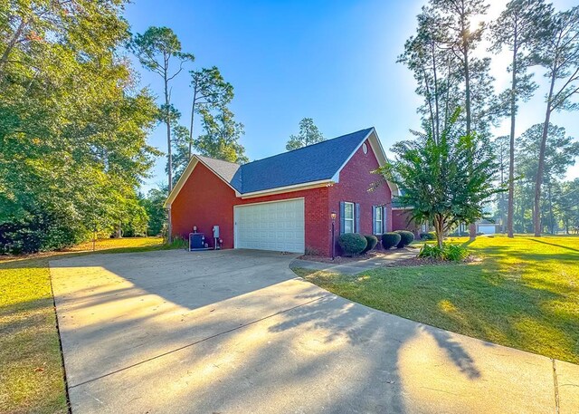 view of front of home with a front lawn