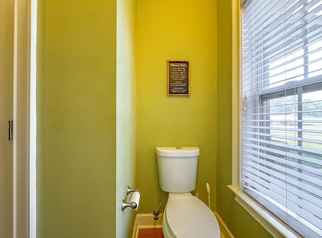 bathroom featuring toilet