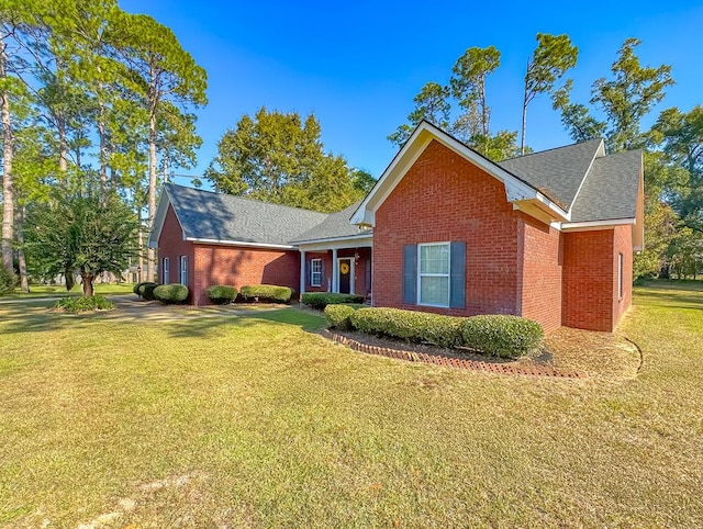 view of front of home featuring a front yard