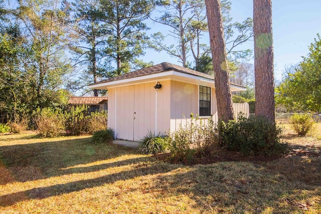 view of outdoor structure featuring a yard