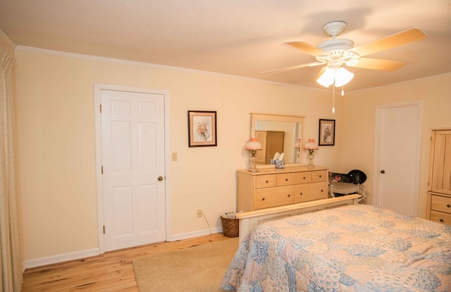 bedroom featuring ornamental molding, ceiling fan, a textured ceiling, and light hardwood / wood-style flooring