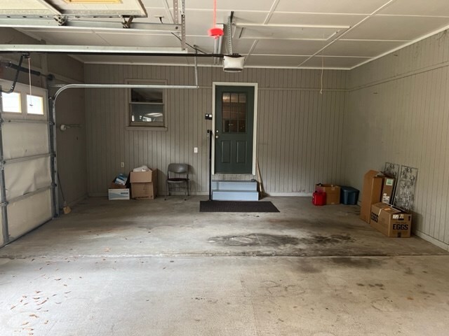1355 SE Brookwood Dr, Cairo, GA 39828 - garage featuring a garage door opener