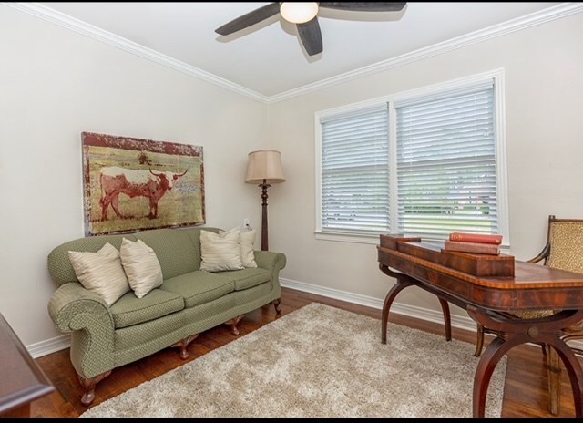 living room featuring hardwood / wood-style floors and crown molding