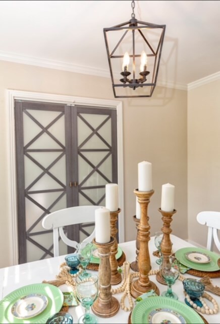 dining room featuring an inviting chandelier and ornamental molding