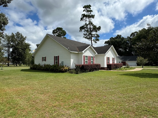 view of front of house with a front lawn