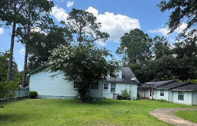 1001 Hall St, Bainbridge, GA 39819 - back of property with a lawn