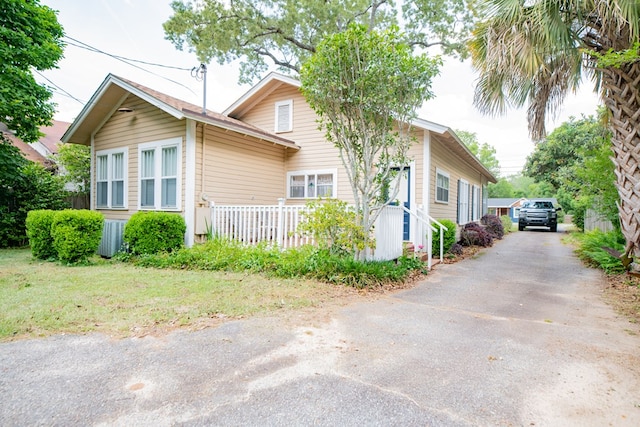 view of side of property with aphalt driveway
