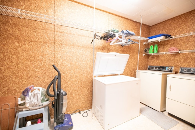 washroom with laundry area and washer and clothes dryer