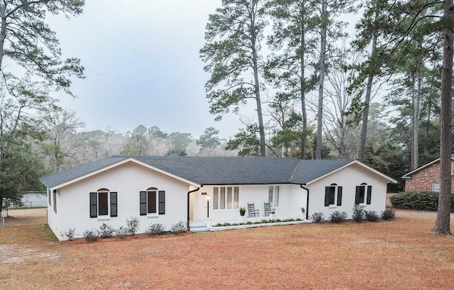 ranch-style house featuring a front lawn