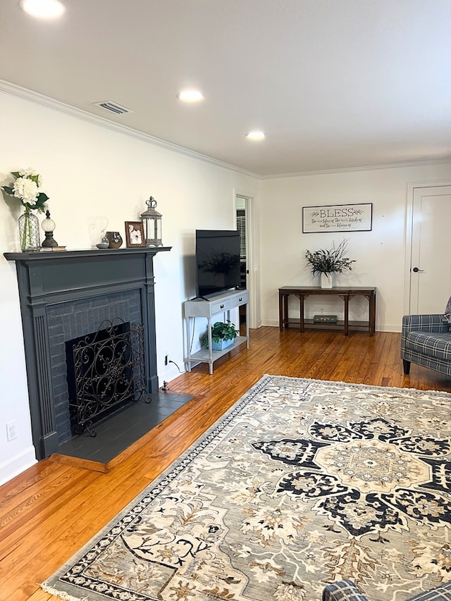 living room featuring hardwood / wood-style floors and ornamental molding