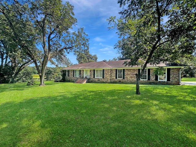 ranch-style home featuring a front yard