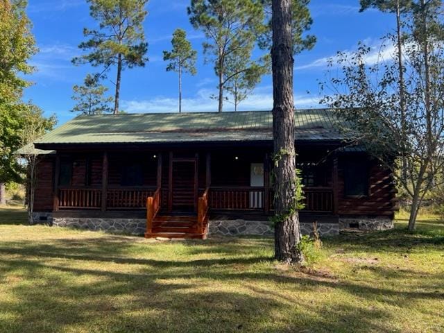 view of front facade with a front lawn and covered porch