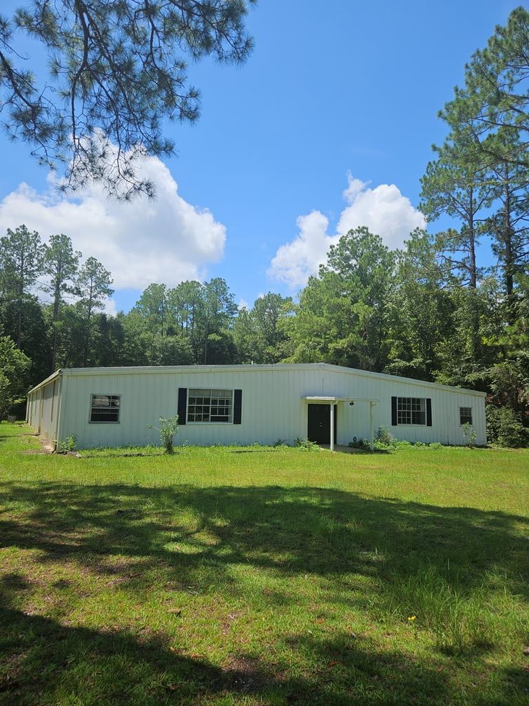 exterior space featuring a front lawn