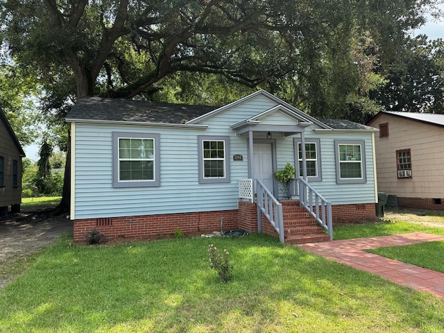 view of front facade with a front lawn and cooling unit