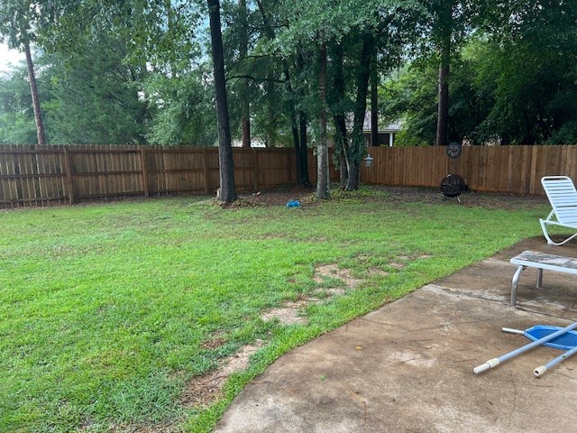 1002 Willis St, Bainbridge, GA 39819 - fenced backyard featuring a patio