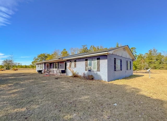 single story home with a front yard and covered porch