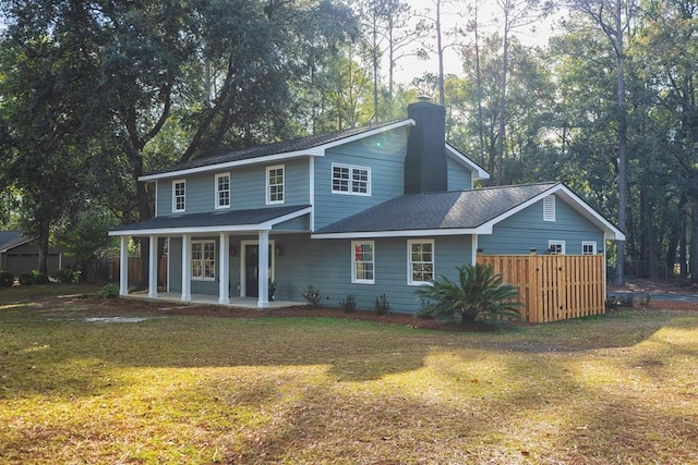 view of front facade with a front yard