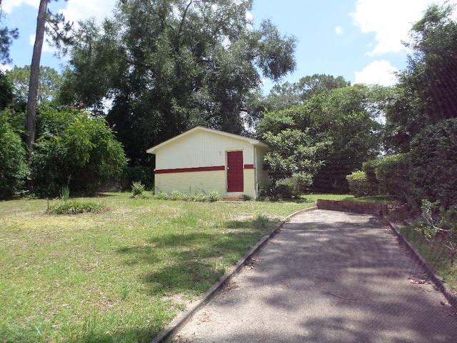 701 Collier St, Bainbridge, GA 39819 - view of green lawn featuring an outbuilding