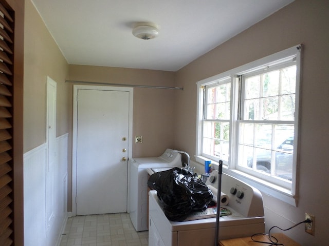 701 Collier St, Bainbridge, GA 39819 - laundry area featuring washing machine and clothes dryer and light floors