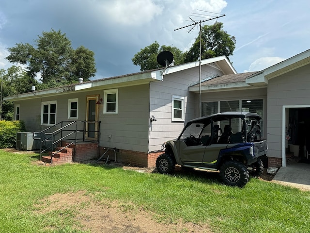 rear view of house featuring a lawn