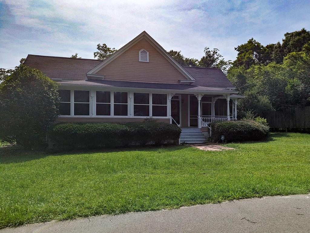 165 Larkin St, Whigham, GA 39897 - view of front facade with a porch and a front lawn