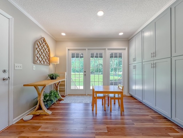 1415 College Rd, Bainbridge, GA 39819 - dining room with a textured ceiling, ornamental molding, light wood-type flooring, recessed lighting, and baseboards