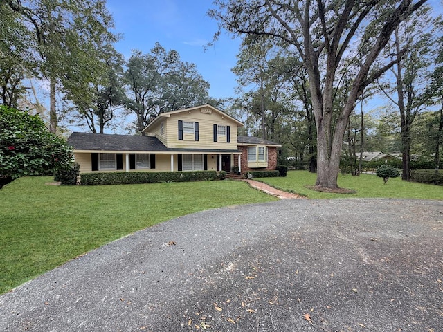 view of front of property with a front yard