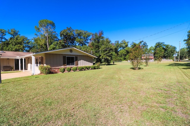 view of yard with a carport