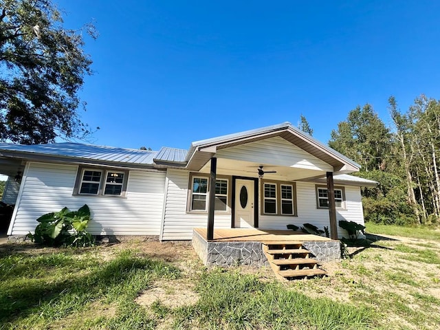 ranch-style home with a porch, ceiling fan, and a front lawn