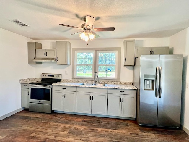 kitchen with sink, ceiling fan, gray cabinets, dark hardwood / wood-style flooring, and stainless steel appliances