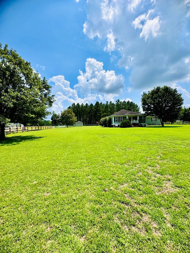 view of yard featuring a rural view