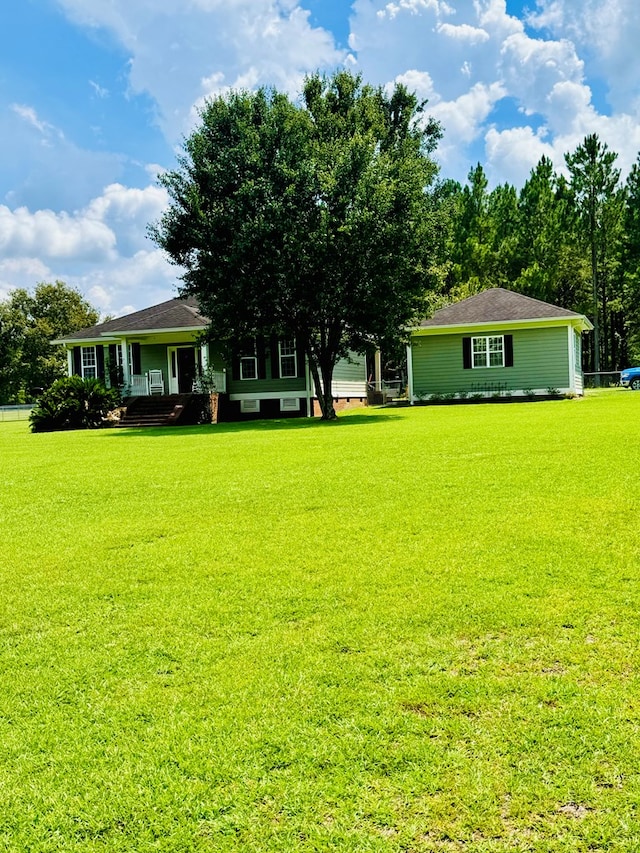 view of front of property with a porch and a front lawn