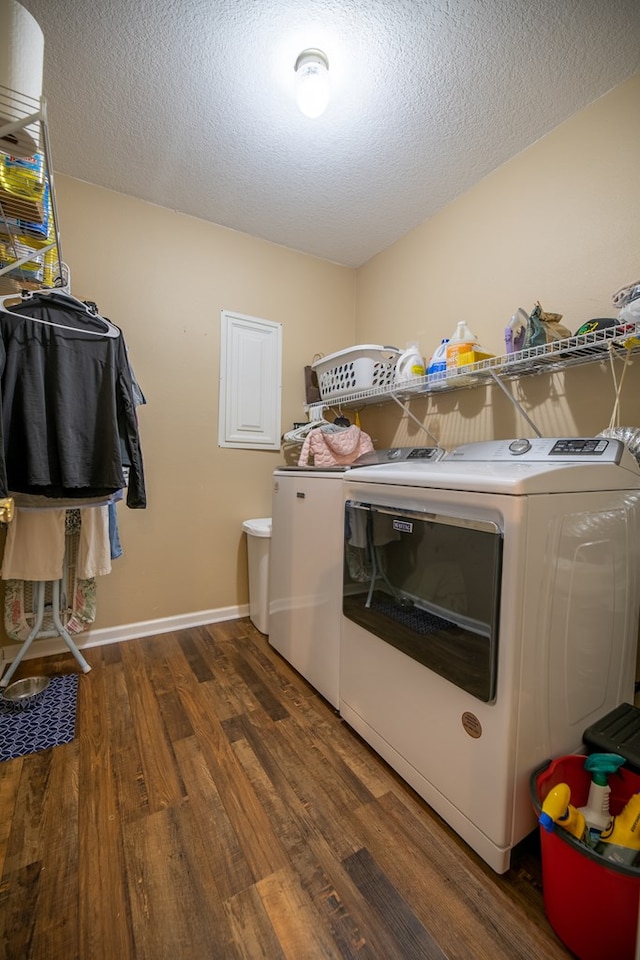 186 Turtle Pond Rd, Bainbridge, GA 39817 - laundry area with washer and dryer, wood finished floors, and a textured ceiling
