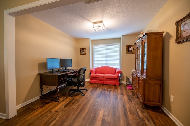 186 Turtle Pond Rd, Bainbridge, GA 39817 - office space with wood finished floors and a textured ceiling