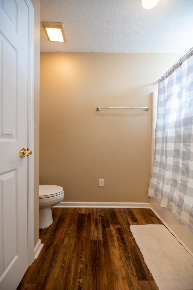 186 Turtle Pond Rd, Bainbridge, GA 39817 - bathroom featuring wood finished floors and a shower with curtain